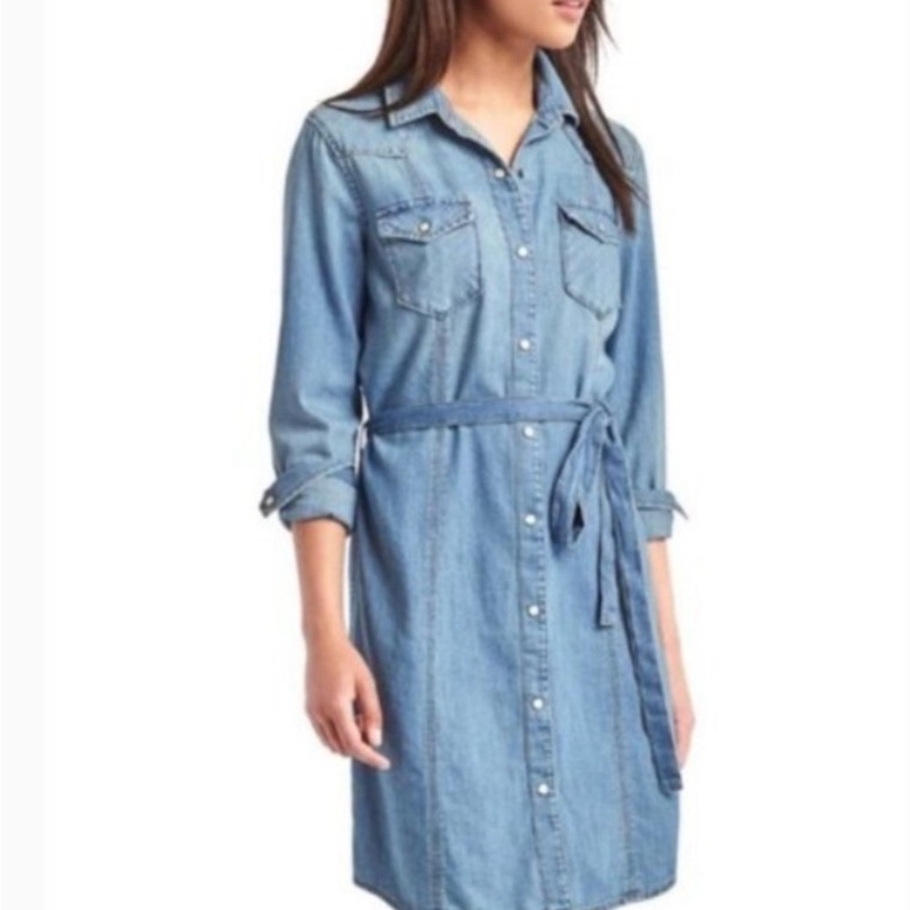 GAP 1969 med wash denim button down dress, belted, snaps along front and pockets